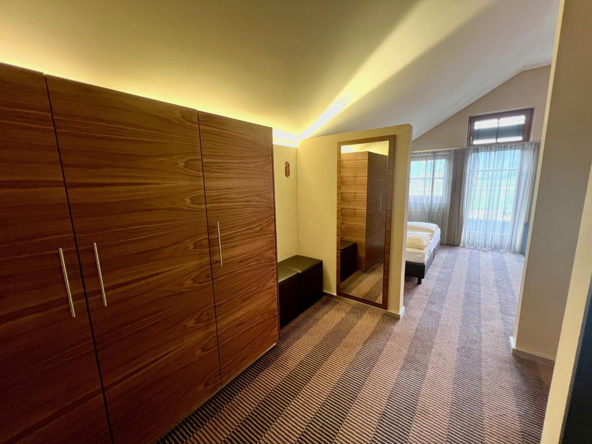 Hotel Gasthof Kroenele Лустенау Экстерьер фото